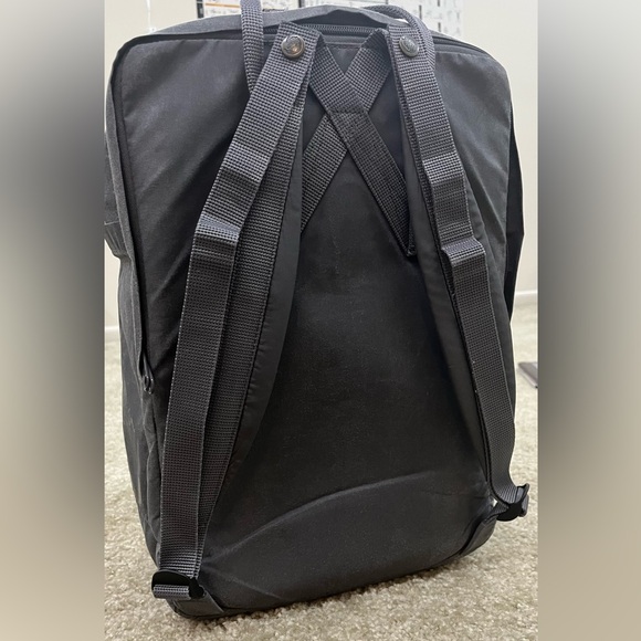 Fjallraven Kanken 17 inch laptop backpack Gray - Picture 3 of 12